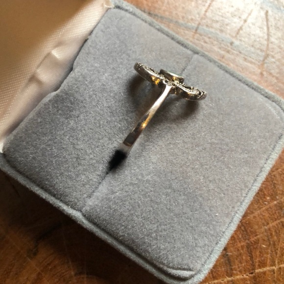 Vintage Silver and Green Ring - Picture 3 of 8